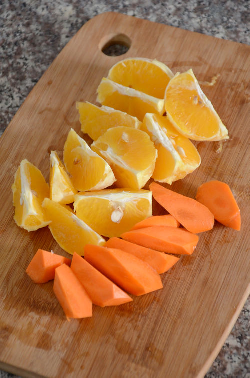 【胡萝卜橙子汁】的做法步骤：2
